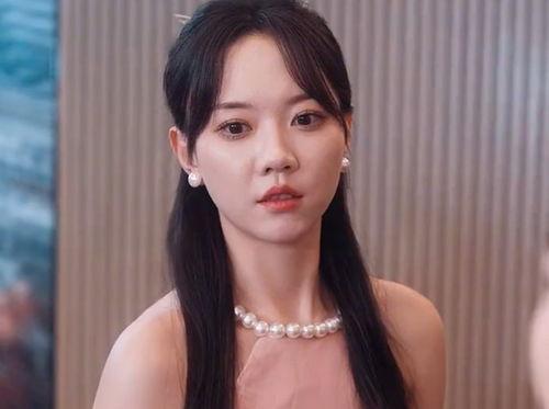 娱乐圈吃瓜短剧小说女主,瓜田里的甜蜜陷阱